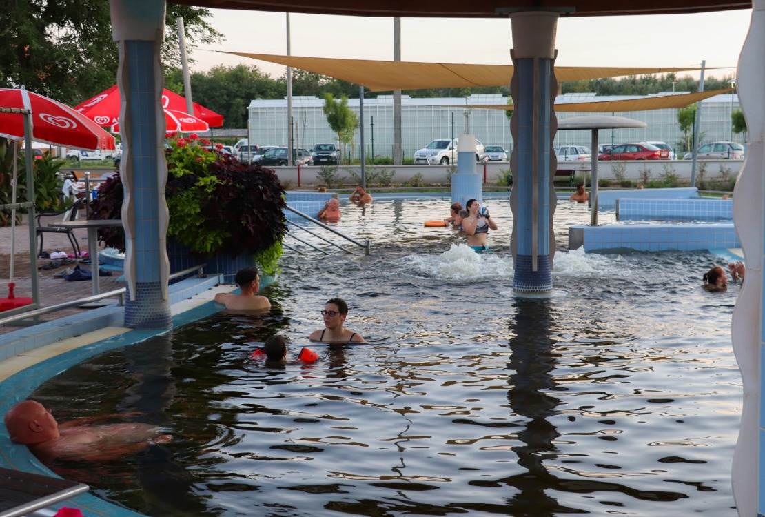 Nyári nyitvatartás a Gyarmati Dezső Tanuszoda és Termálfürdőben